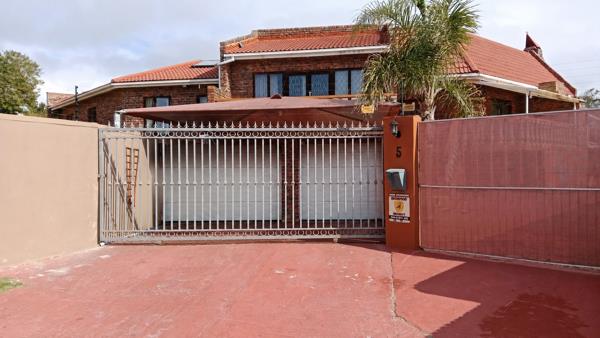 6 Bedroom House