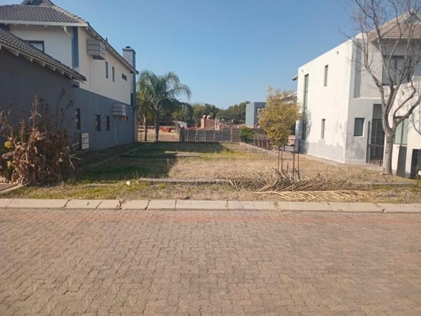 352 m² Land
