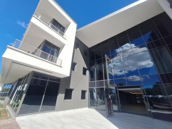 1 586 m² Office Space