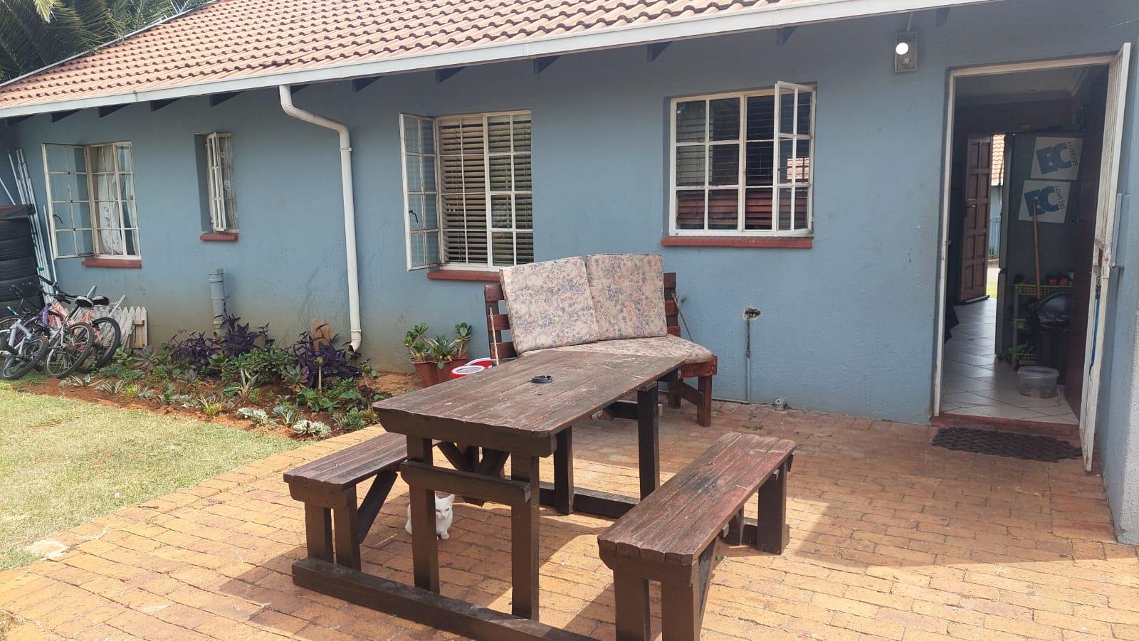 3 Bedroom Townhouse in Roodepoort West