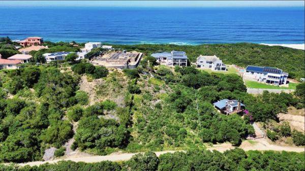 1 592 m² Land