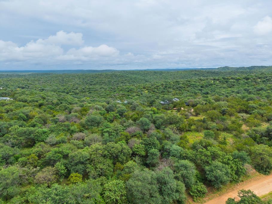 2 469 m² Land