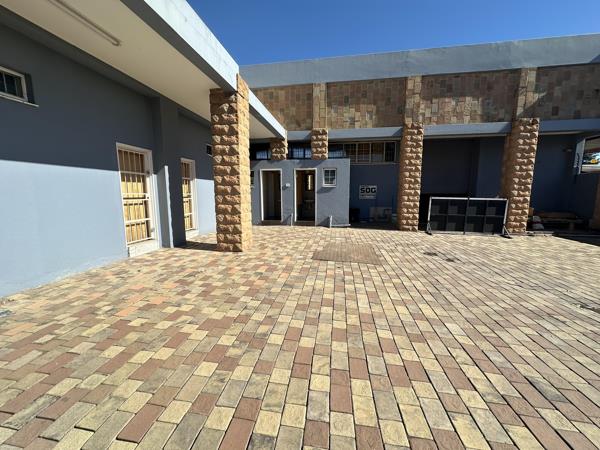 989 m² Commercial space