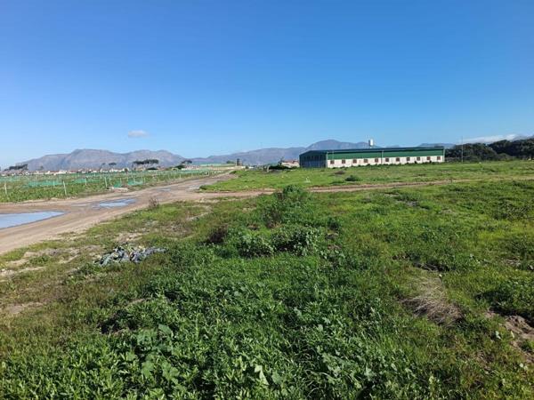 2 000 m² Land