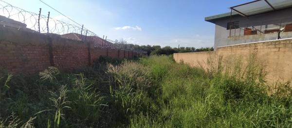 1 370 m² Land