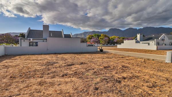 270 m² Land
