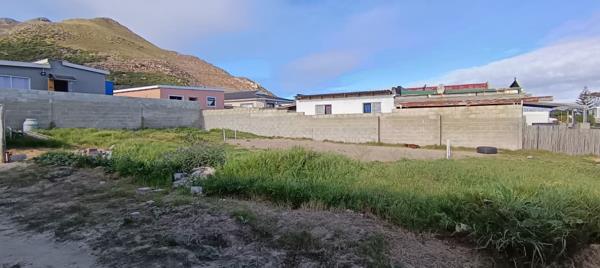 350 m² Land