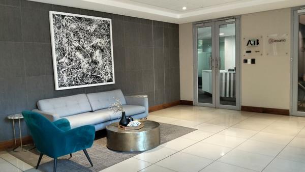 242 m² Commercial space