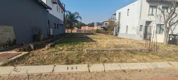 352 m² Land