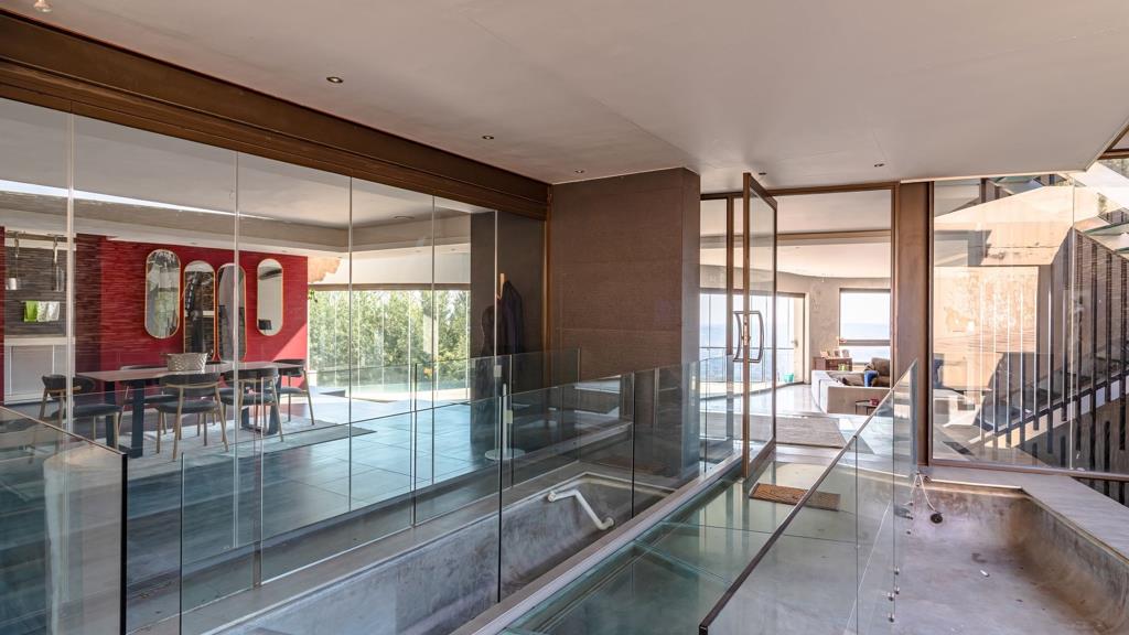 8 Bedroom House