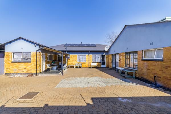 5 Bedroom House