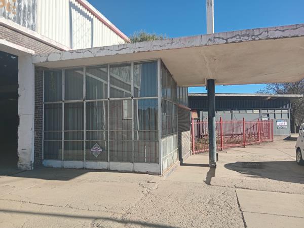 1 400 m² Commercial space