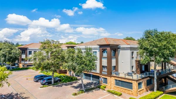 374 m² Commercial space