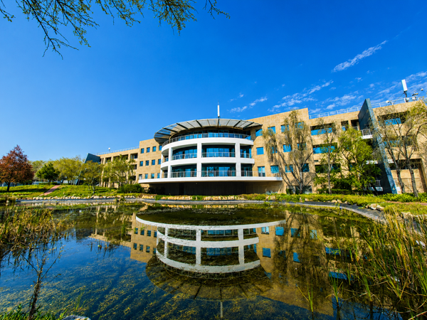 877 m² Commercial space