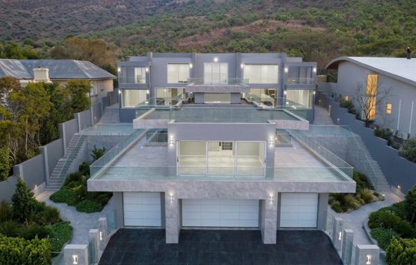 6 Bedroom House
