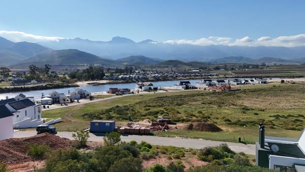 696 m² Land