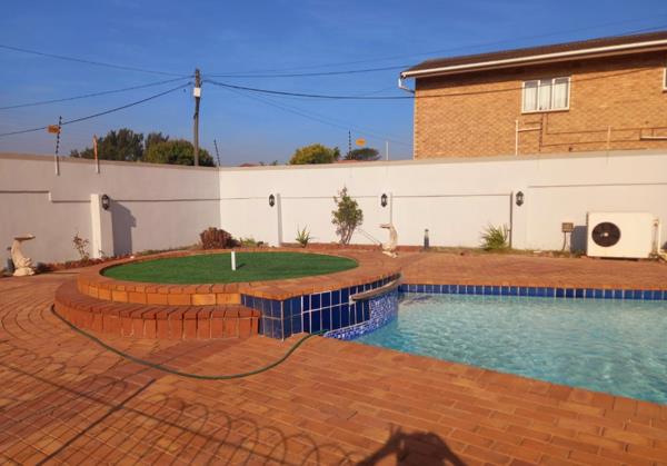 6 Bedroom House