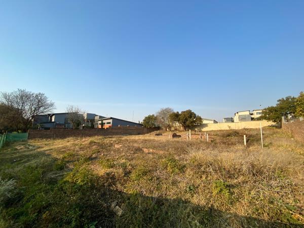 1 300 m² Land
