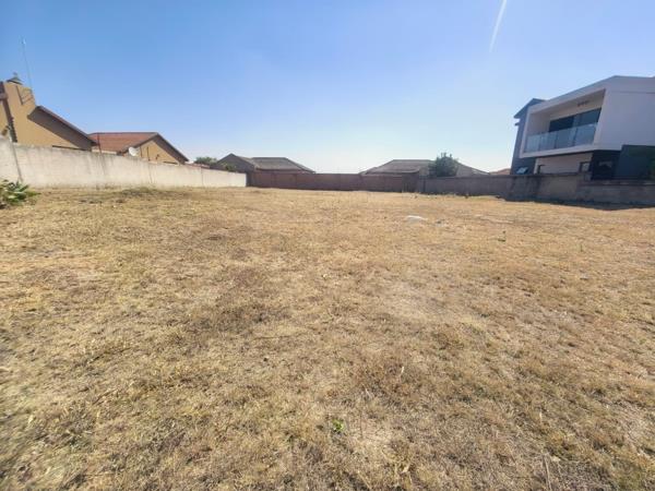 835 m² Land