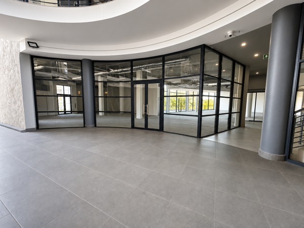 485.7 m² Retail Space