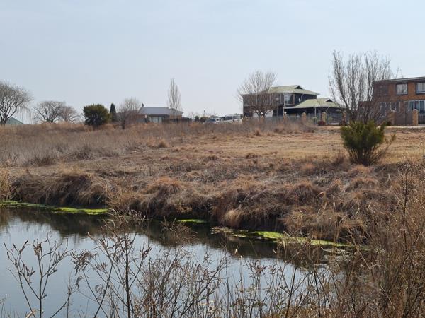 1 005 m² Land