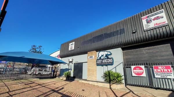 1 015 m² Industrial space