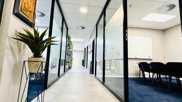 303 m² Office Space