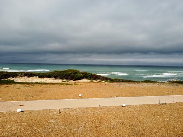 561 m² Land