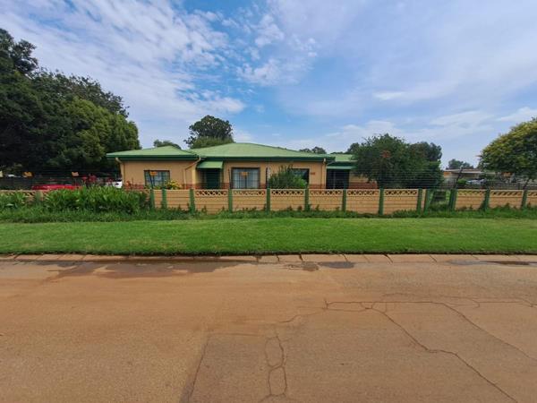 6 Bedroom House