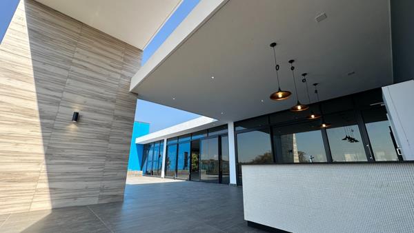 719 m² Commercial space