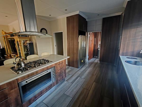 Photo of 6 Bedroom House in Villieria