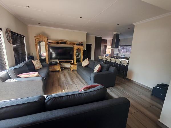 Photo of 6 Bedroom House in Villieria