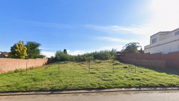 1 793 m² Land