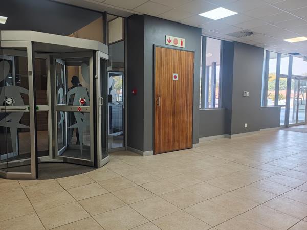 1 100 m² Office Space