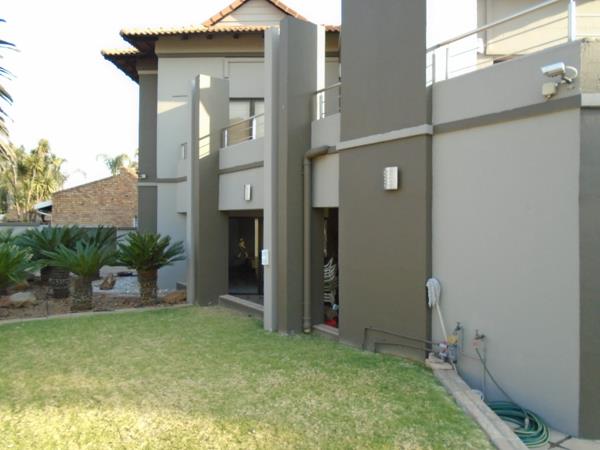 6 Bedroom House