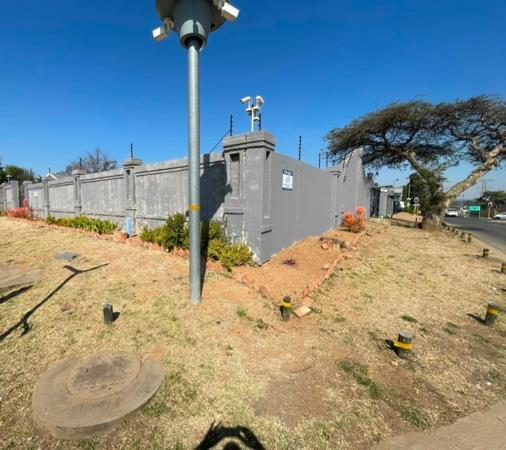 995 m² Land