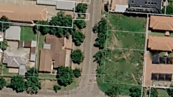 1 472 m² Land