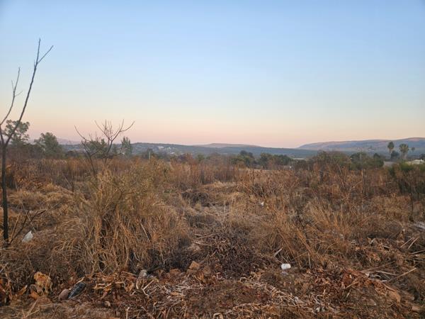 3 025 m² Land