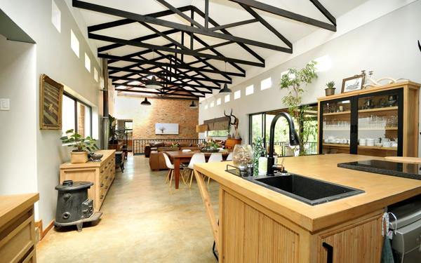 6 Bedroom House