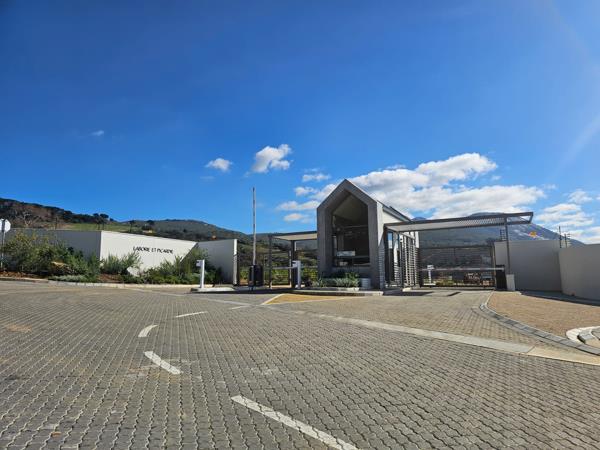 760 m² Land
