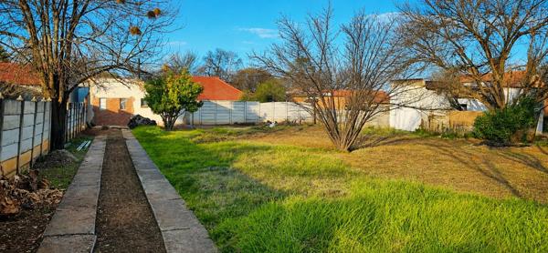 921 m² Land