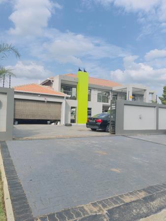 6 Bedroom House