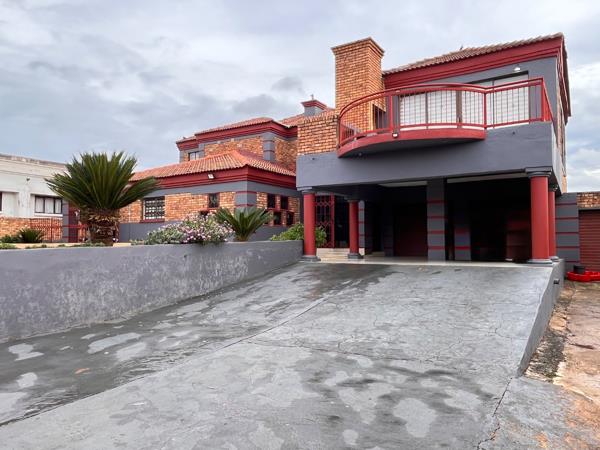 6 Bedroom House