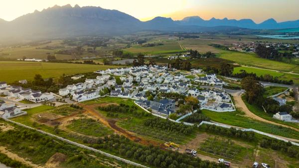 555 m² Land