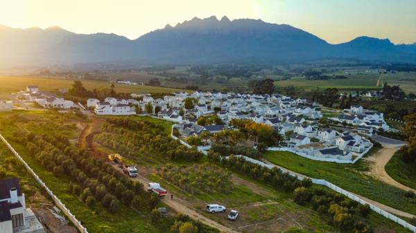 470 m² Land