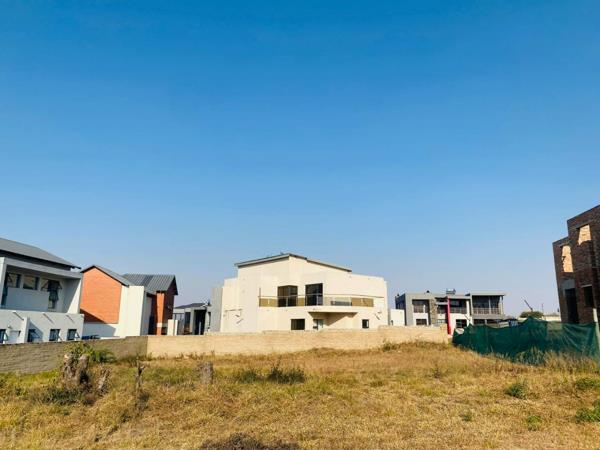 608 m² Land