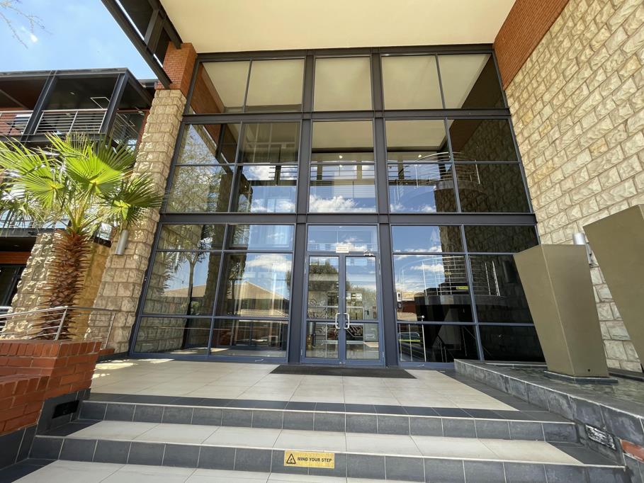 725 m² Commercial space