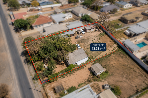 1 323 m² Land