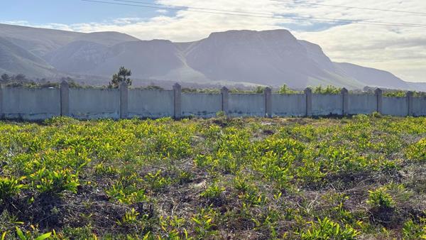 740 m² Land
