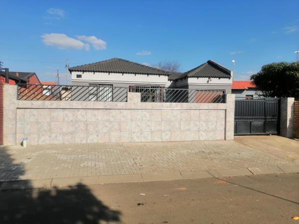 5 Bedroom House